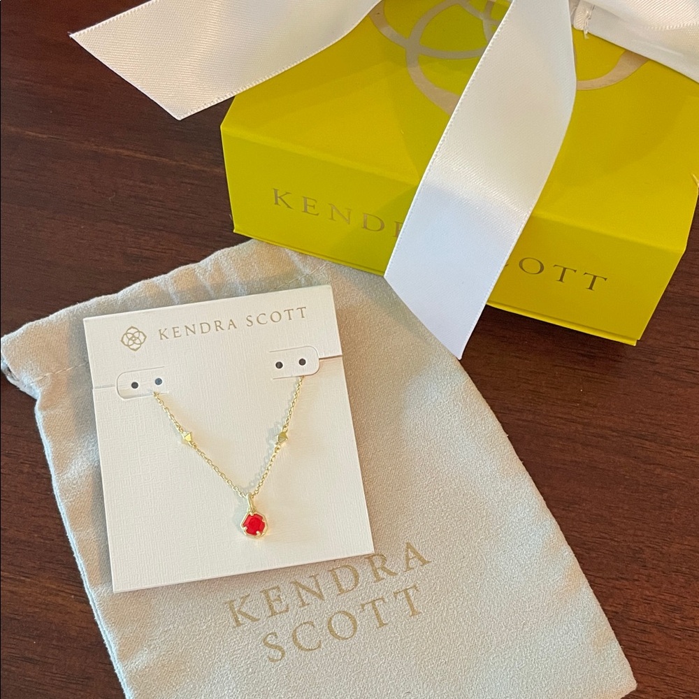 Kendra Scott Gold Nola Short Pendant in Red illusion - Picture 3 of 3